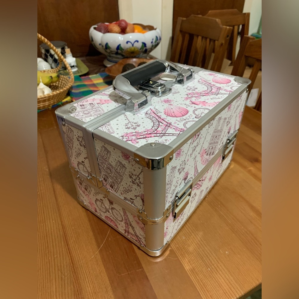 COPY - Imoshionusa Pink Paris makeup box